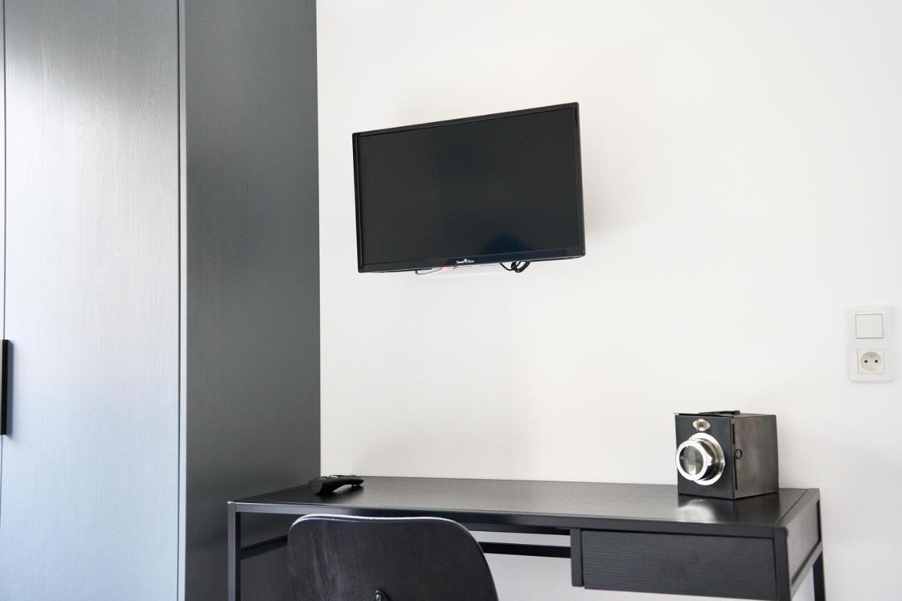 Eclat Dore Bondy Suites Free Parking Екстериор снимка