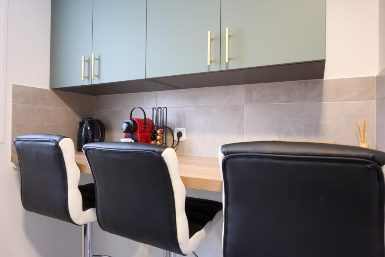 Eclat Dore Bondy Suites Free Parking Екстериор снимка
